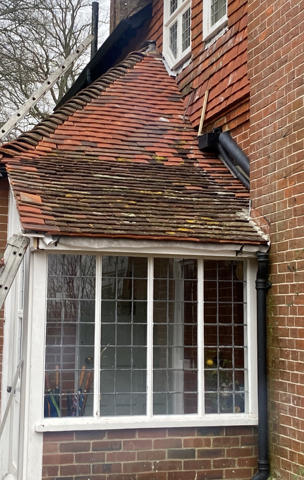 Roof repair and tiled roof detail
